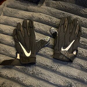 Nike Black and White Athletic Gloves 2XL